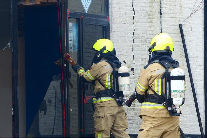 Enorme ravage na zeer grote brand voormalige Renault-garage