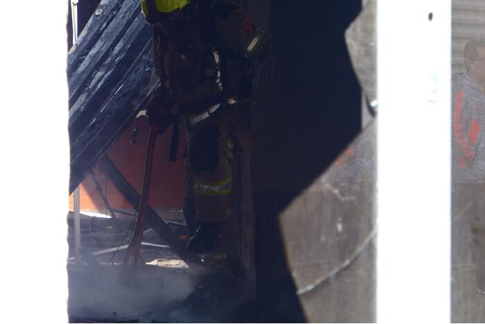 Enorme ravage na zeer grote brand voormalige Renault-garage