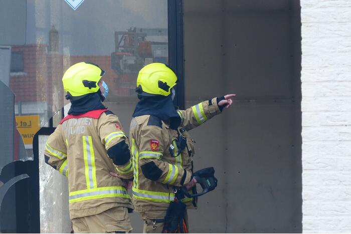 Enorme ravage na zeer grote brand voormalige Renault-garage