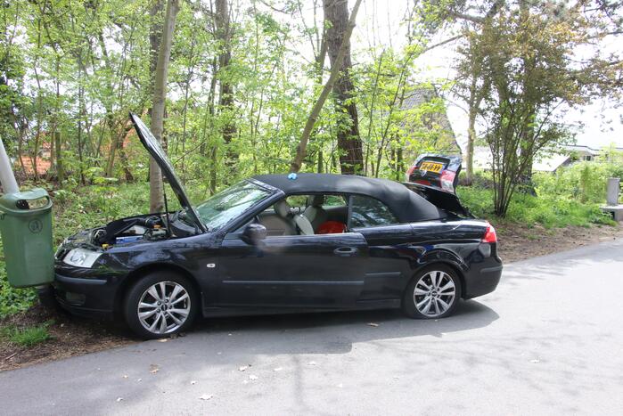 Dronken bestuurder knalt op lantaarnpaal