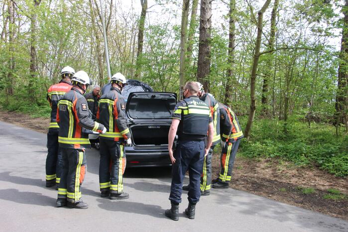 Dronken bestuurder knalt op lantaarnpaal