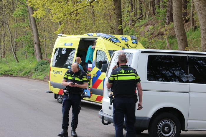 Dronken bestuurder knalt op lantaarnpaal