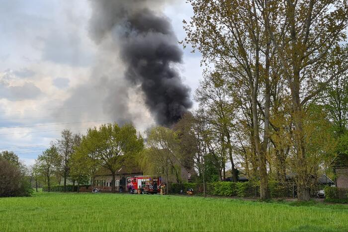 #Eindhoven Grote rookwolken bij brand in schuur Doolstraat Eindhoven.