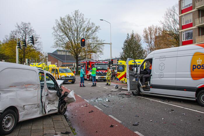 Meerdere voertuigen betrokken bij botsing op kruising in Schuilenburg