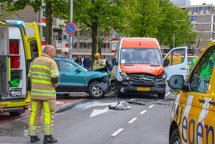 Meerdere voertuigen betrokken bij botsing op kruising in Schuilenburg