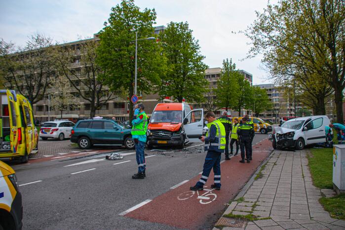 Meerdere voertuigen betrokken bij botsing op kruising in Schuilenburg
