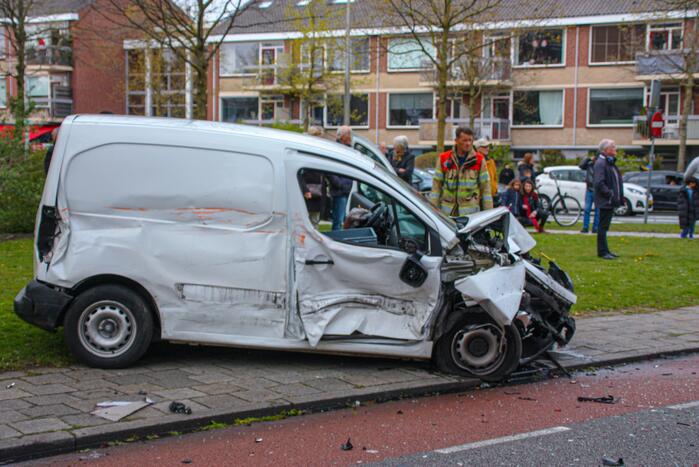 Meerdere voertuigen betrokken bij botsing op kruising in Schuilenburg