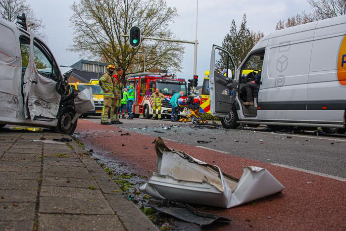 Meerdere voertuigen betrokken bij botsing op kruising in Schuilenburg