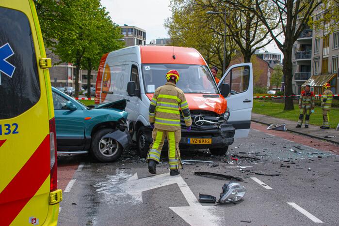 Meerdere voertuigen betrokken bij botsing op kruising in Schuilenburg