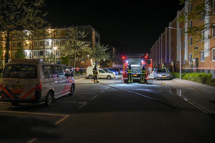 Schade door ontploffing vuurwerkbom in portiekflat