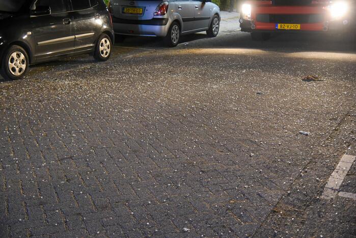 Schade door ontploffing vuurwerkbom in portiekflat