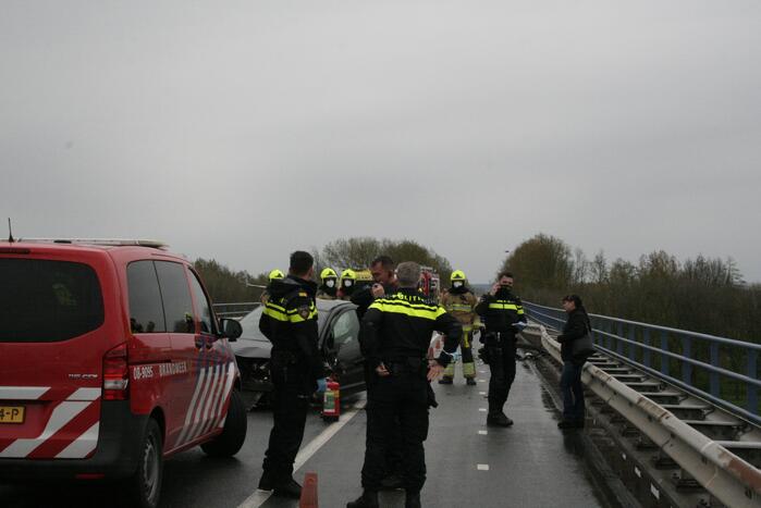 Twee gewonden na ernstig ongeval op brug