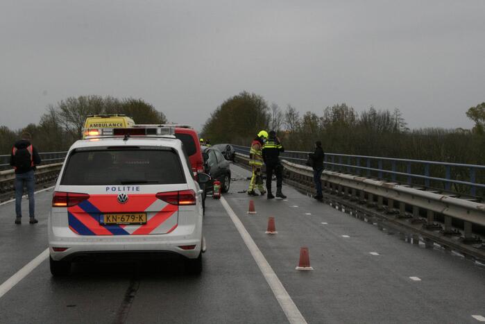 Twee gewonden na ernstig ongeval op brug