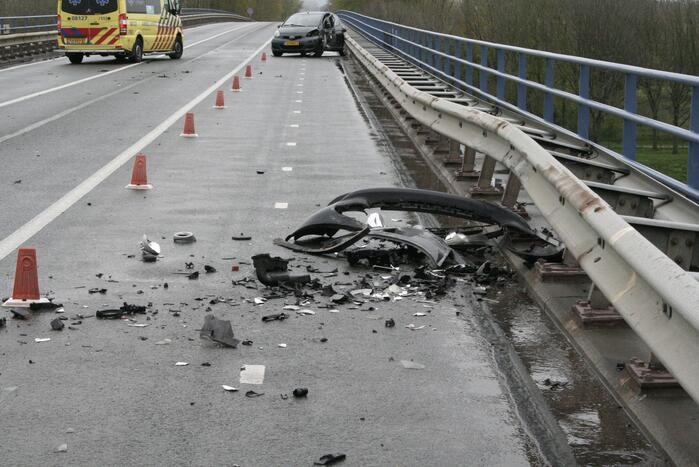 Twee gewonden na ernstig ongeval op brug