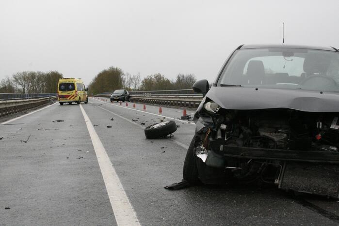 Twee gewonden na ernstig ongeval op brug