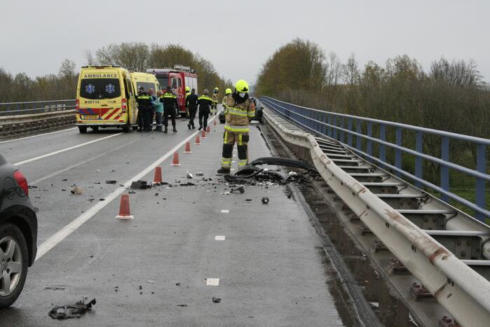 Twee gewonden na ernstig ongeval op brug
