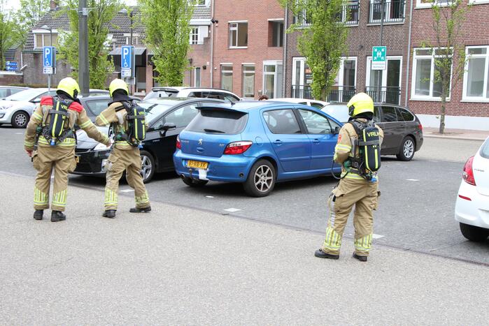 Omgeving ontruimd na lekkage in auto