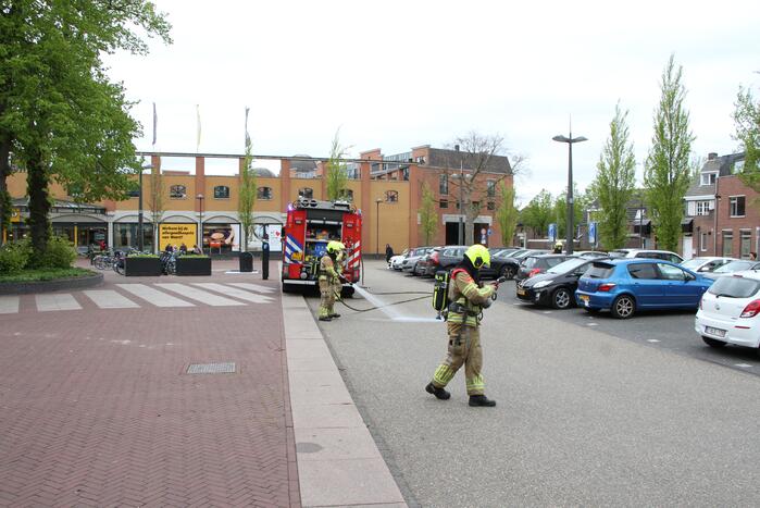 Omgeving ontruimd na lekkage in auto
