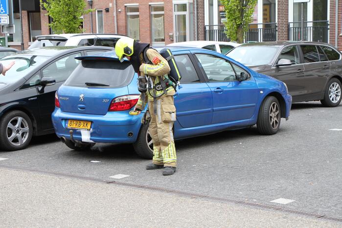 Omgeving ontruimd na lekkage in auto