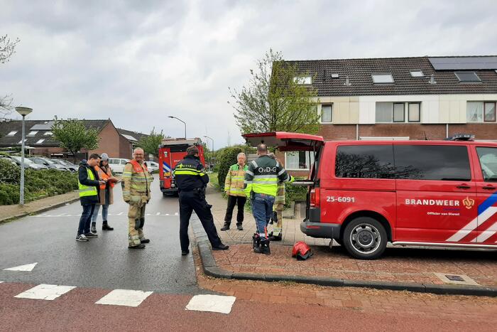 Brandweer doet groot onderzoek door vreemde lucht in riool