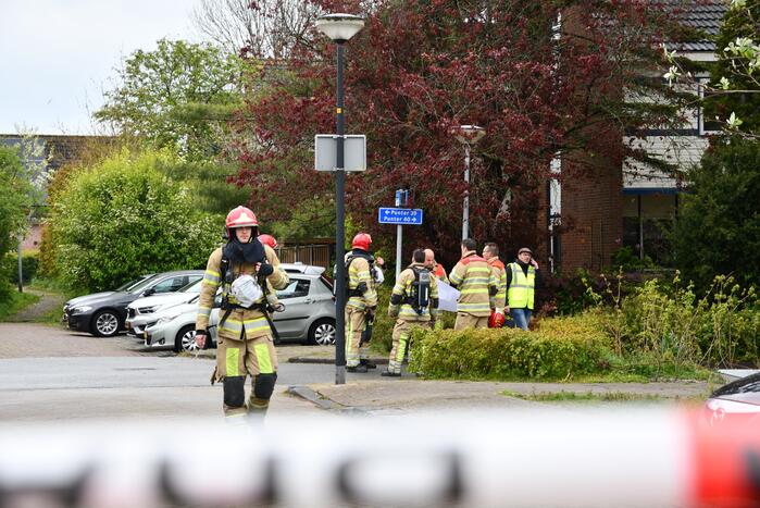 Brandweer doet groot onderzoek door vreemde lucht in riool