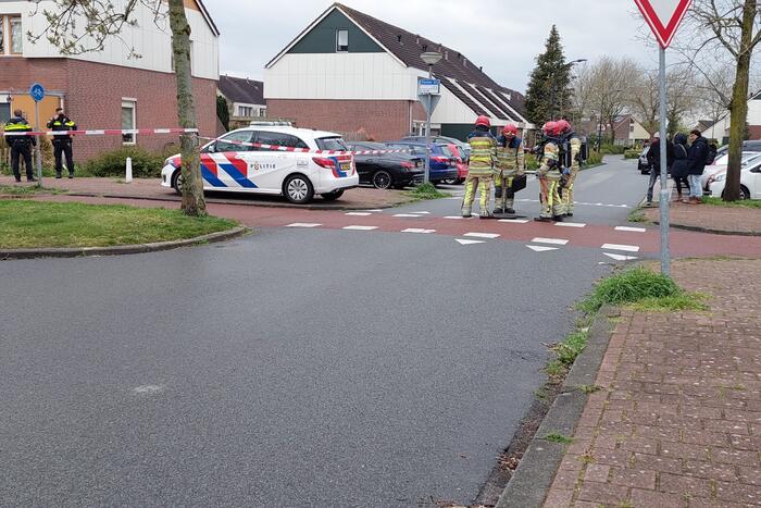 Brandweer doet groot onderzoek door vreemde lucht in riool