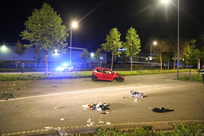 Automobilist knalt op boom na wilde politieachtervolging