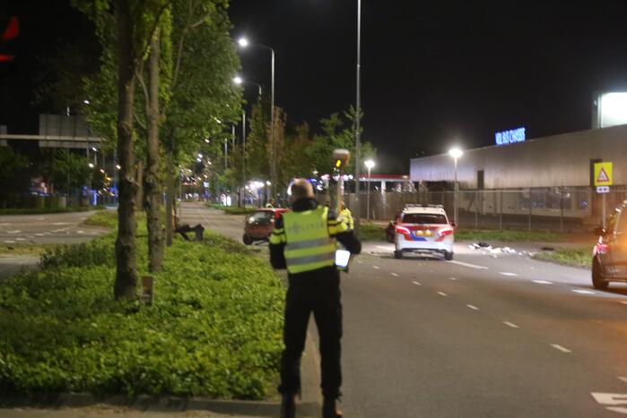 Automobilist knalt op boom na wilde politieachtervolging