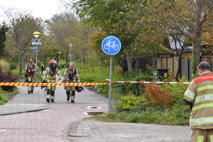 Brandweer druk bezig met doorspoelen van riool