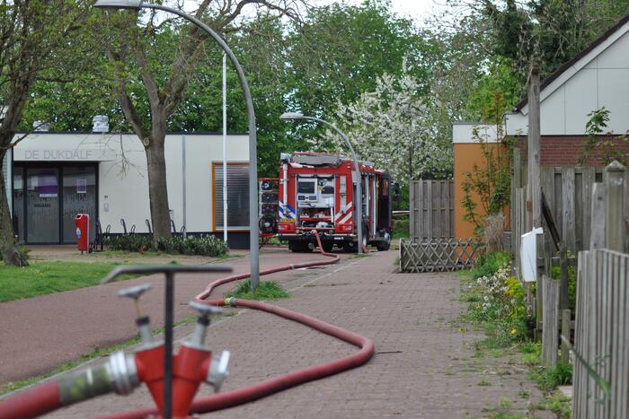 Brandweer druk bezig met doorspoelen van riool