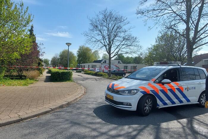 Brandweer druk bezig met doorspoelen van riool