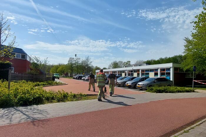 Brandweer druk bezig met doorspoelen van riool