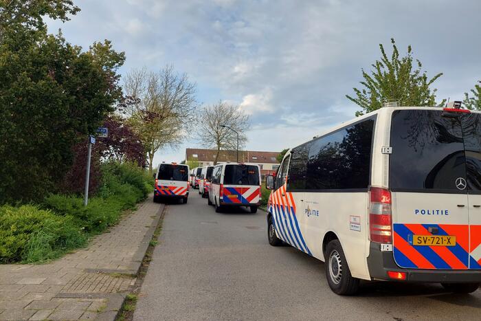 Brandweer druk bezig met doorspoelen van riool