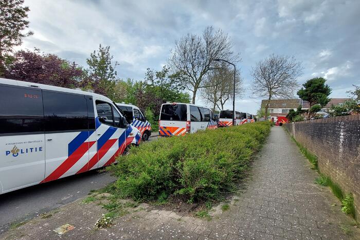Brandweer druk bezig met doorspoelen van riool