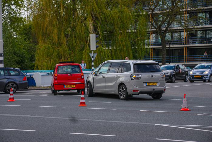 Verkeerschaos en botsing op kruising