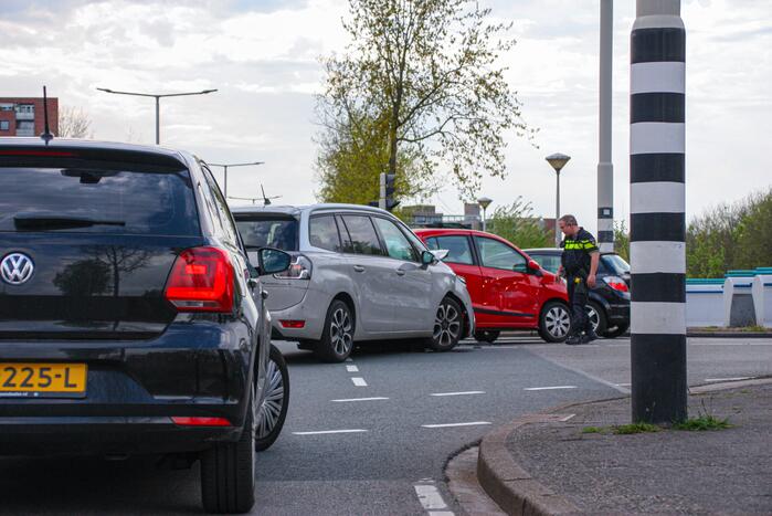 Verkeerschaos en botsing op kruising