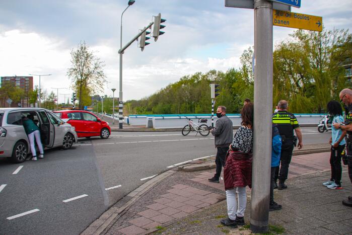 Verkeerschaos en botsing op kruising