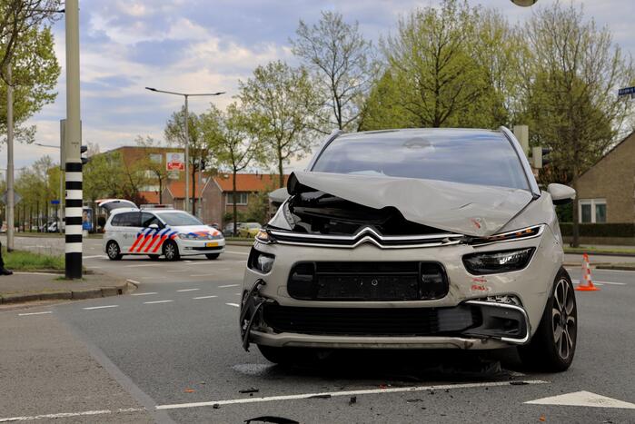 Verkeerschaos en botsing op kruising