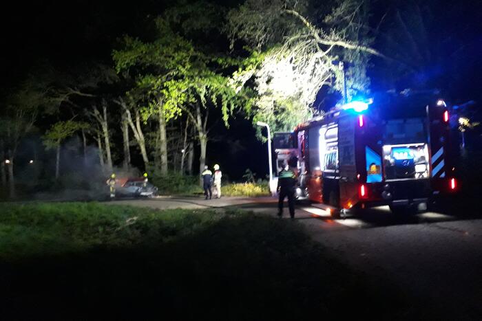 Auto mogelijk in brand gestoken