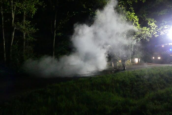 Auto mogelijk in brand gestoken