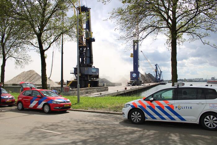 Brand in schroothoop Wilhelminahaven