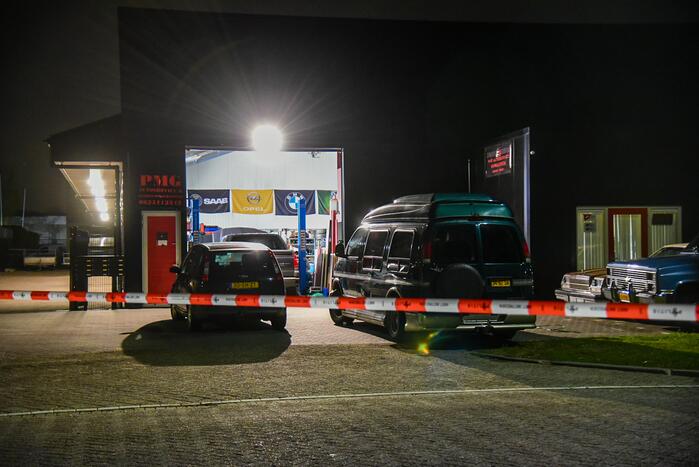Stoffelijk overschot aangetroffen in autogarage
