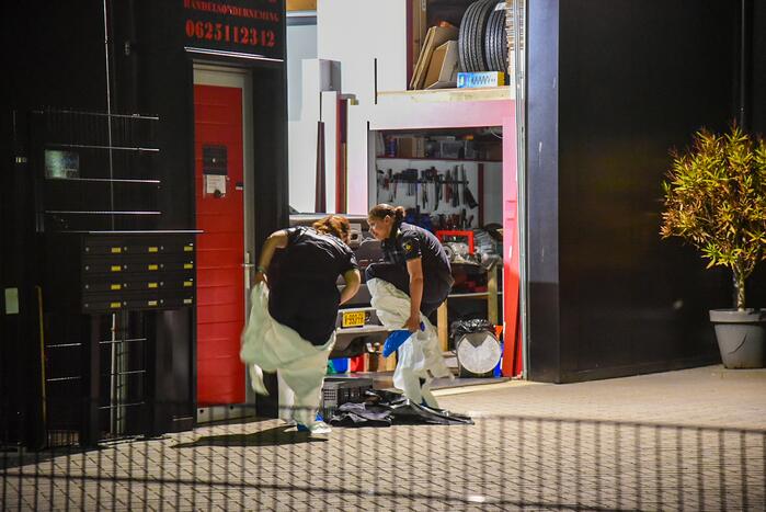 Stoffelijk overschot aangetroffen in autogarage