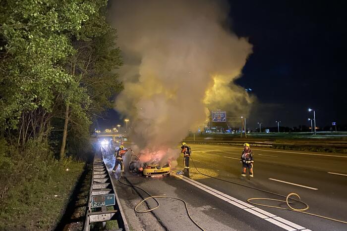 Auto volledig uitgebrand