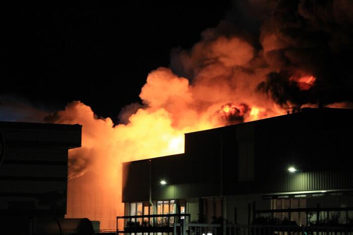Uitslaande brand in industriepand
