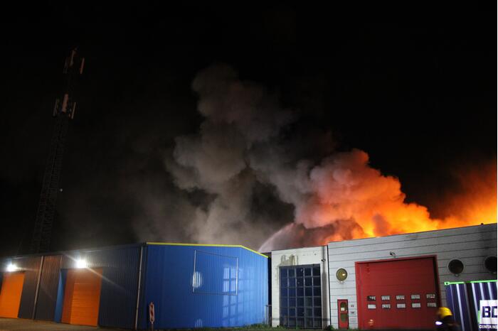 Uitslaande brand in industriepand