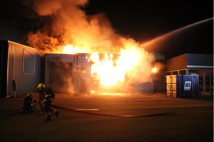 Uitslaande brand in industriepand