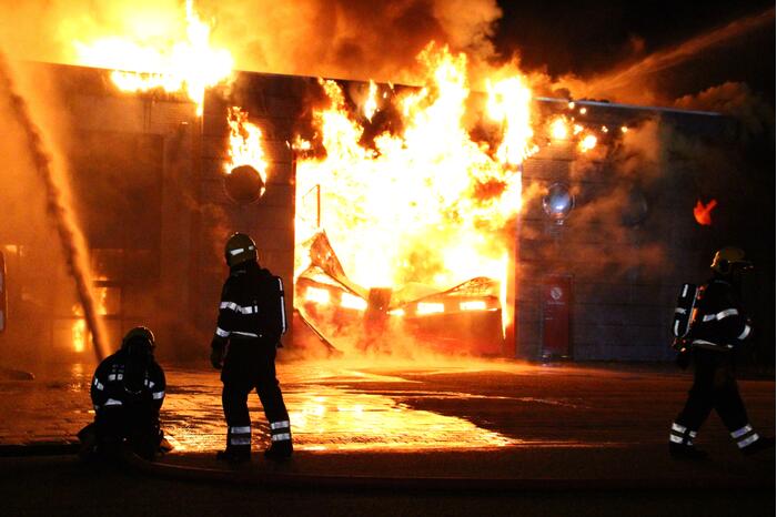 Uitslaande brand in industriepand