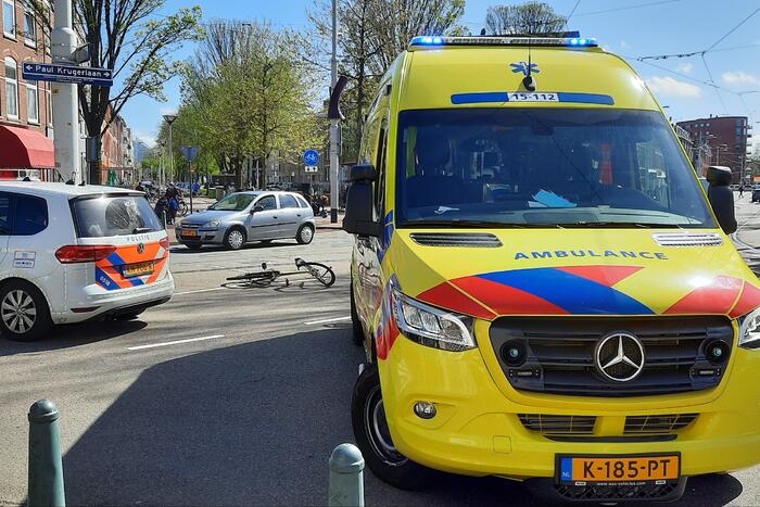 Fietser met gitaar gewond bij verkeersongeval