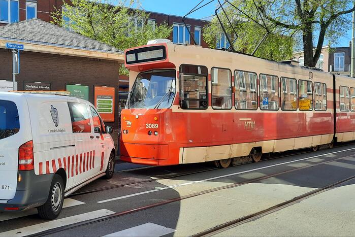 Fietser met gitaar gewond bij verkeersongeval